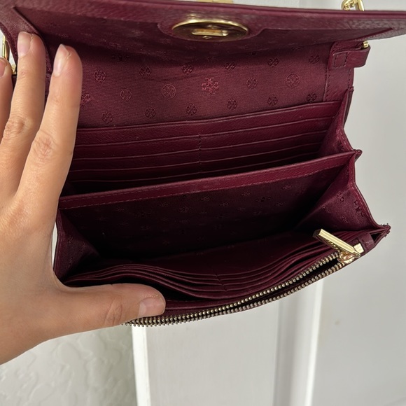Burgundy authentic Tory Burch bag! In great condition ! - Picture 5 of 6